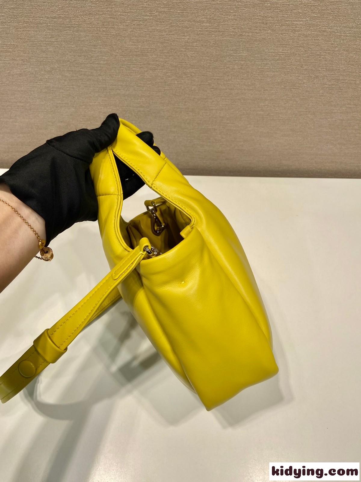 シンプル 可愛い ソフト ナッパレザー ミニハンドバッグ プラダ バッグ コピー イエロー-1