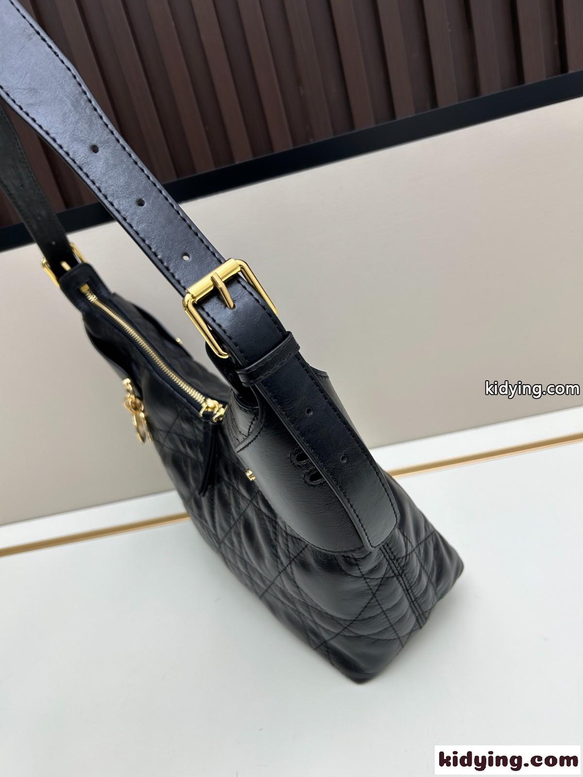 人気新作 Dior Voyage バッグ ミディアム スーパーコピー ブラック-4