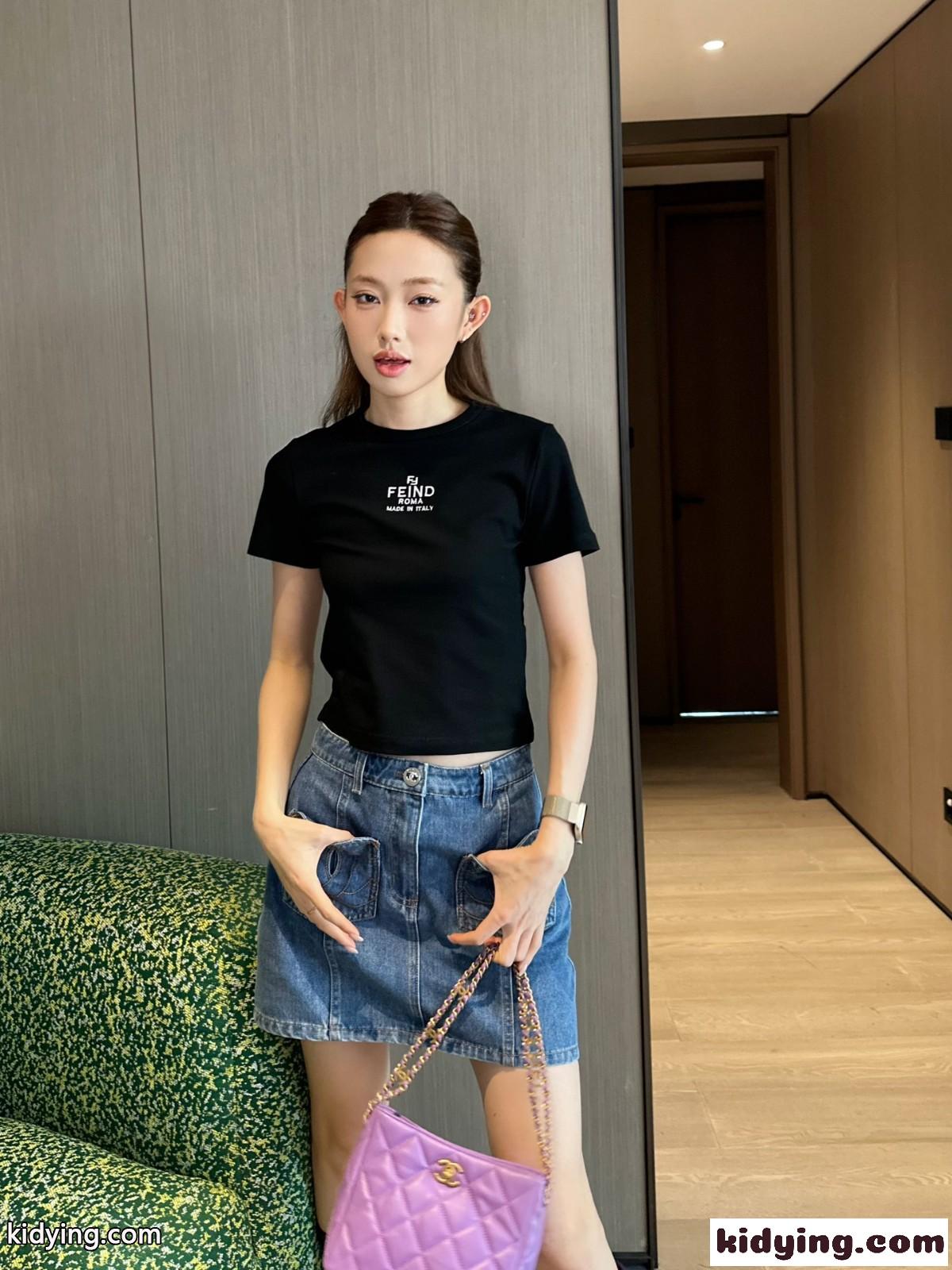 洗練された ロゴ入り クロップド丈 半袖 トップス フェンディ Tシャツ コピー ブラック-4