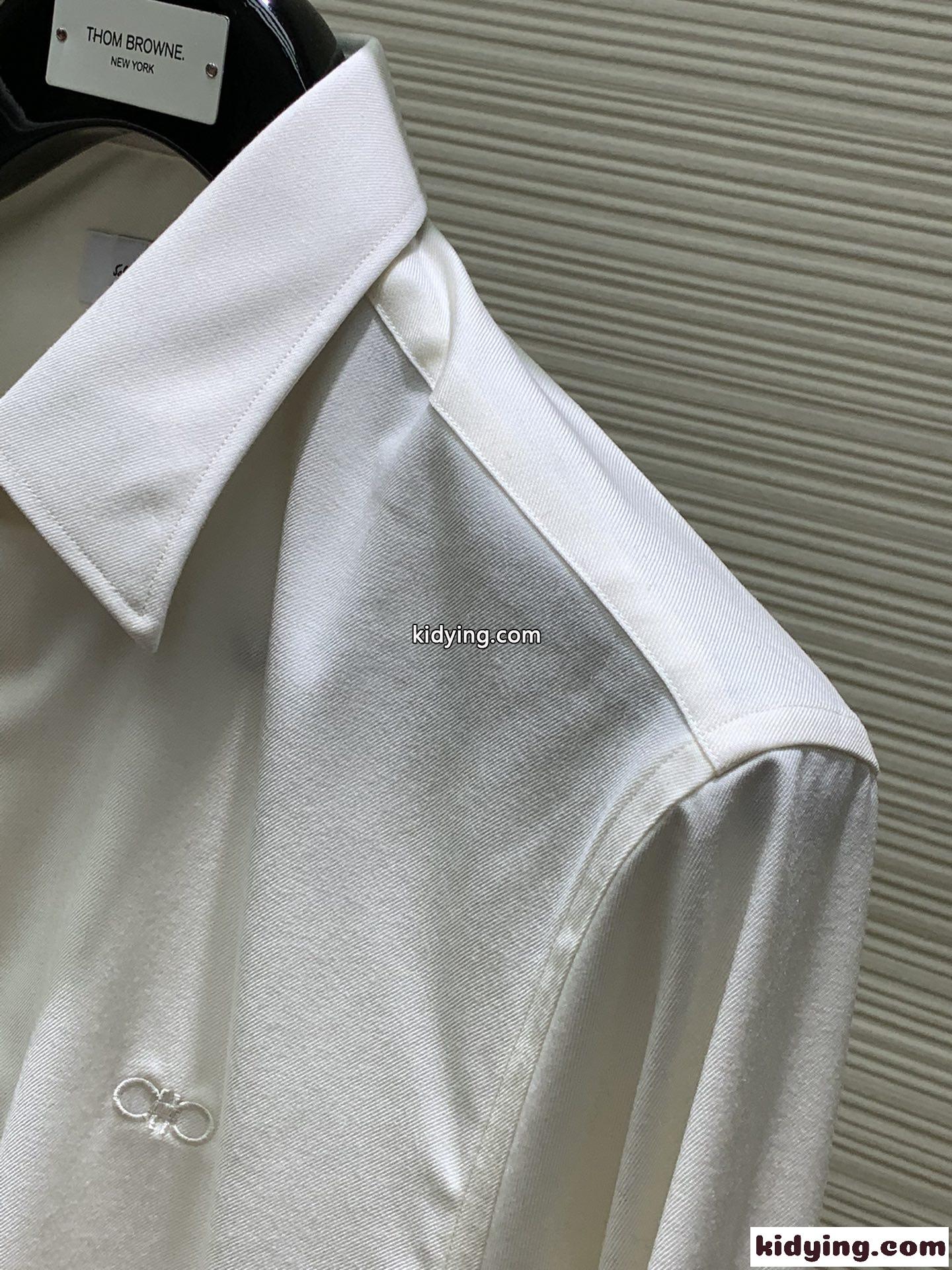 着心地いい シンプル 刺繍入り サルヴァトーレ・フェラガモ シャツ コピー ベージュ-2