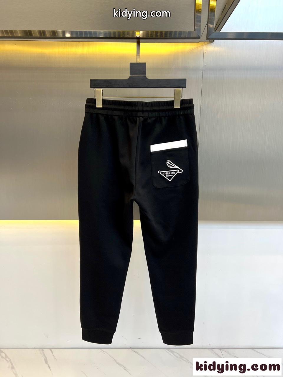カジュアル 定番 ロゴ入り スウェットパンツ プラダ パンツ コピー ブラック-0