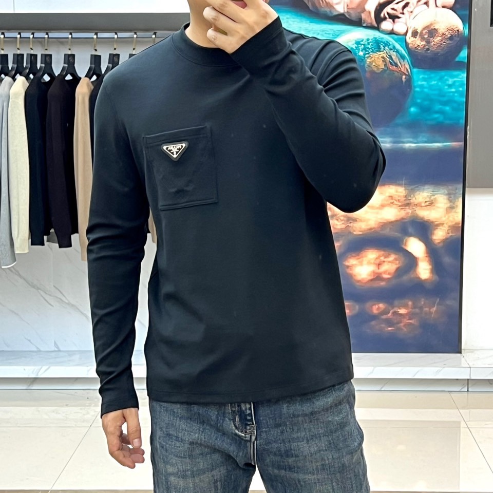 トライアングルロゴ ポケット付 長袖Tシャツ プラダ Tシャツ 偽物 コットン ブラック-1