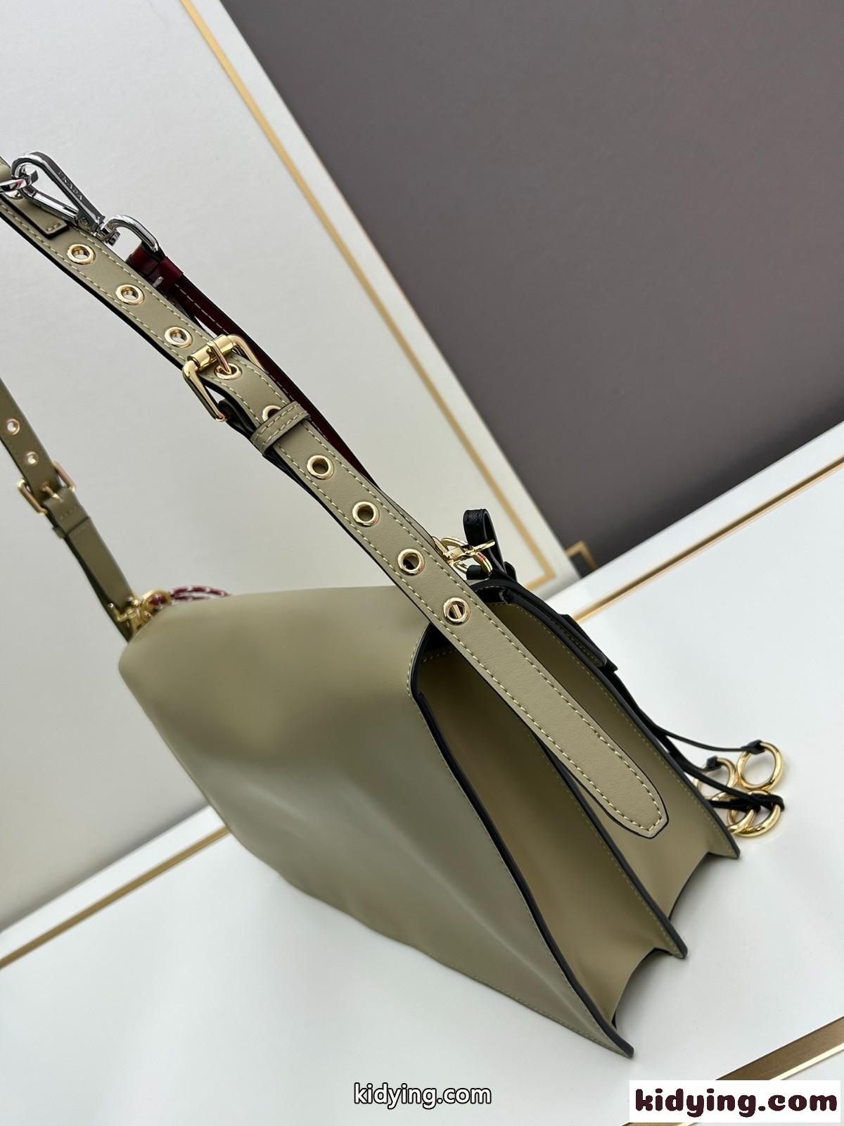 新作～プラダ ソフト サウンド チャーム付 ラージ レザー ショルダーバッグ スーパーコピー グリーン-2