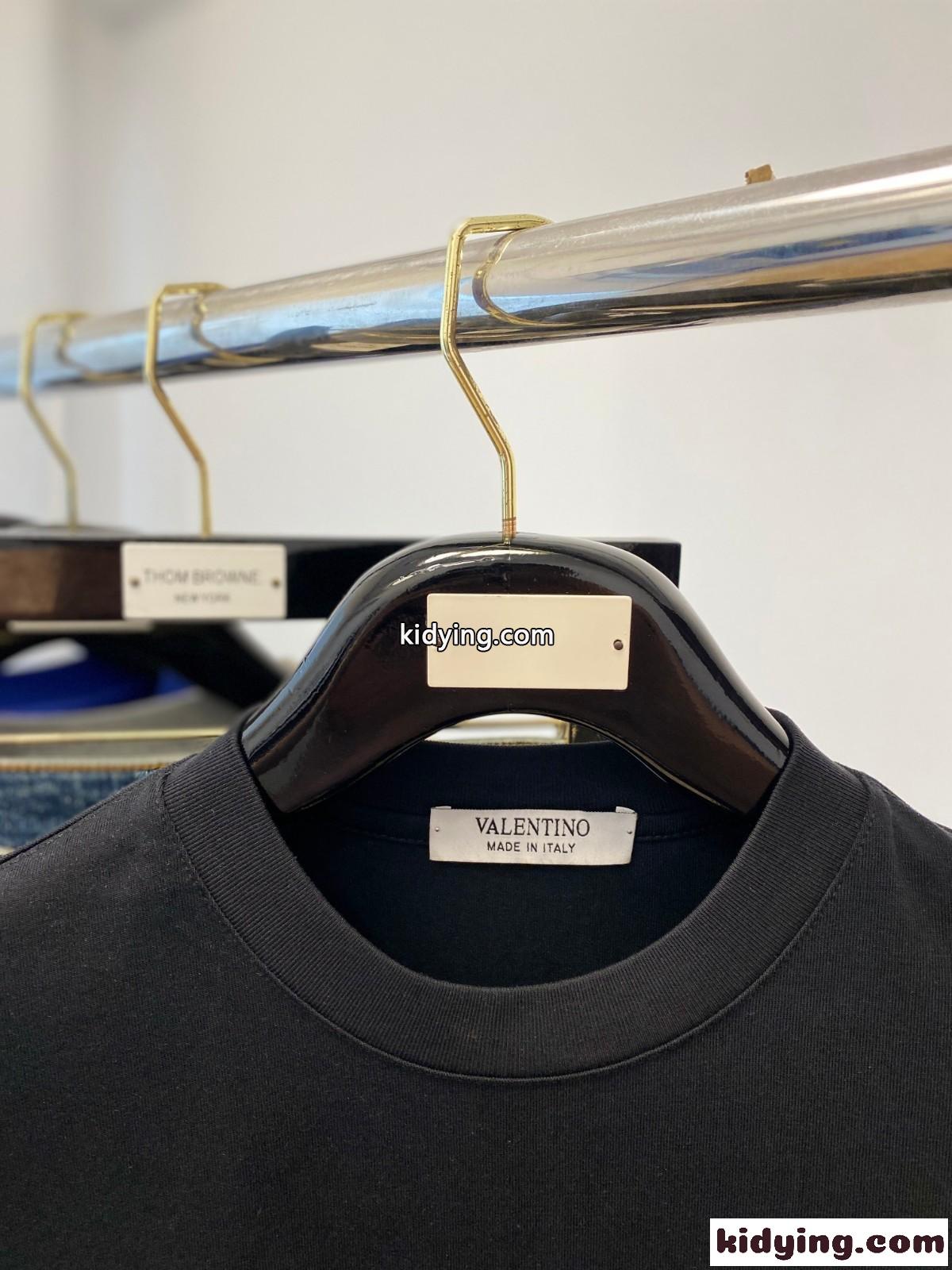 ヴァレンティノ Tシャツ コピー シンプル Vロゴ クルーネック コットン 半袖Tシャツ ブラック-2
