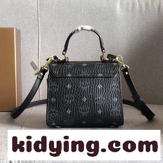 Kellyケリーmini斜めがけバッグはMCMデザインの長い歴史と伝統を表現している エムシーエム カバン コピー-4