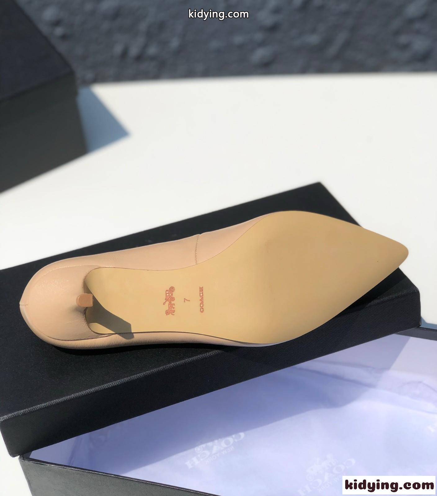 エレガント 合わせやすい コーチ パンプス コピー レディースシューズ ベージュ-3