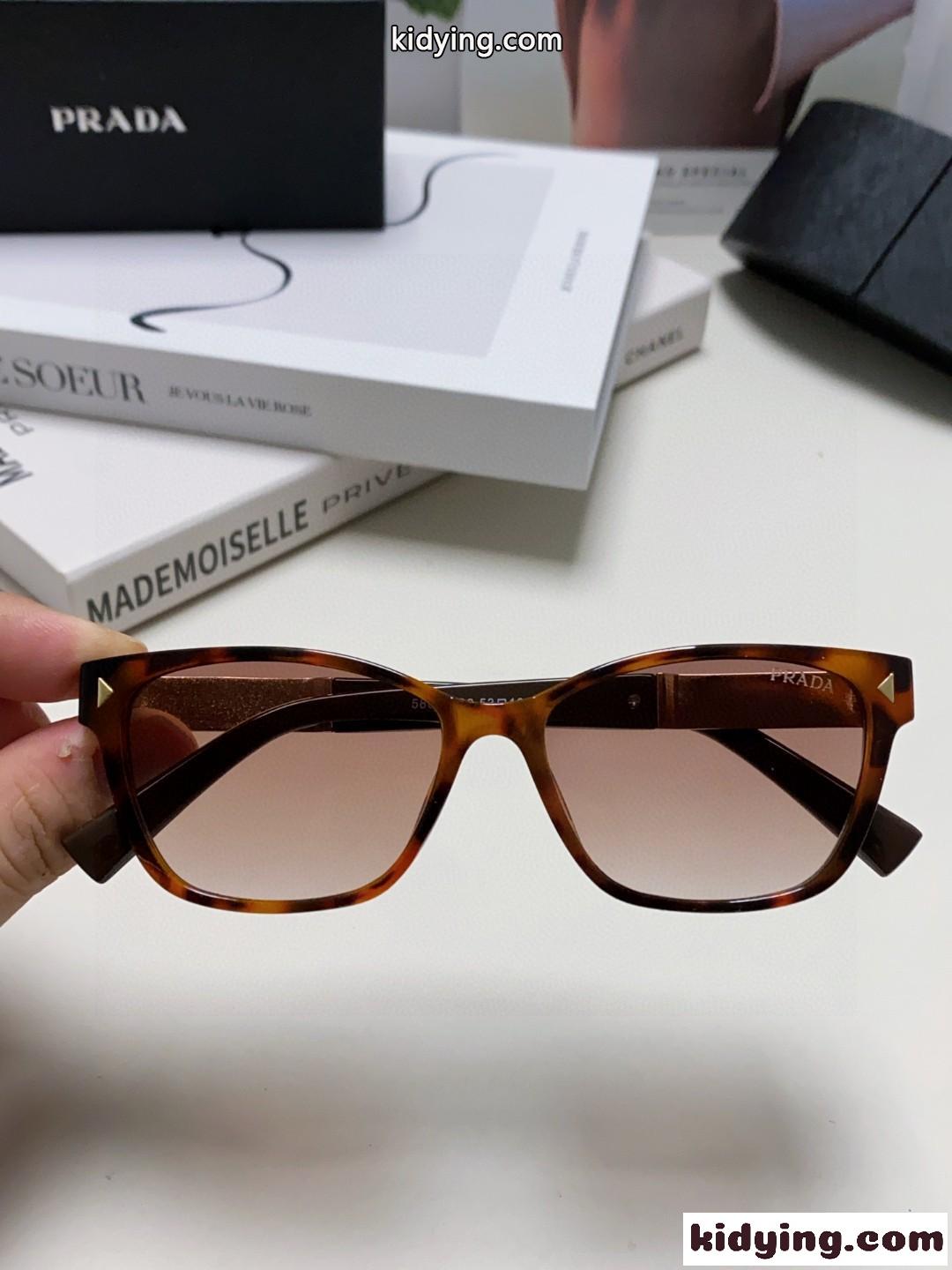 洗練された 上品 ロゴ入り アイウェア プラダ サングラス 偽物 べっ甲柄-3