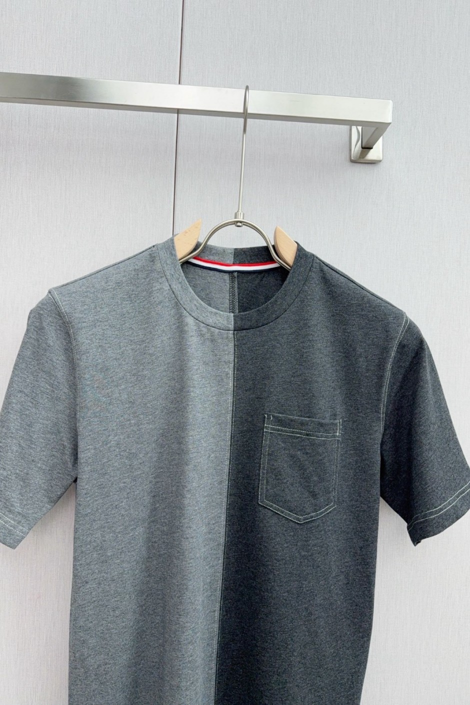 目を引く 配色 切り替え 半袖Tシャツ トムブラウン Tシャツ コピー クルーネック-2