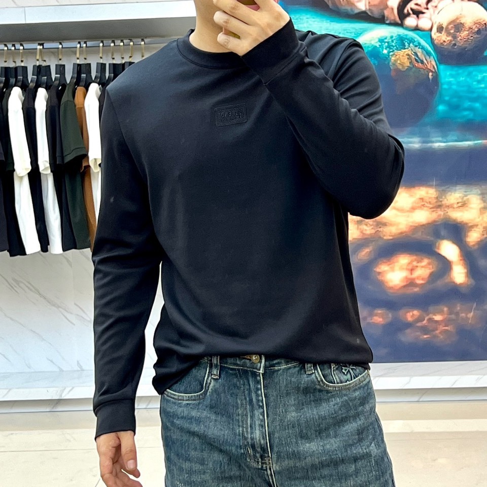 シンプル 合わせやすい クルーネック 長袖Tシャツ フェンディ Tシャツ コピー ブラック-1
