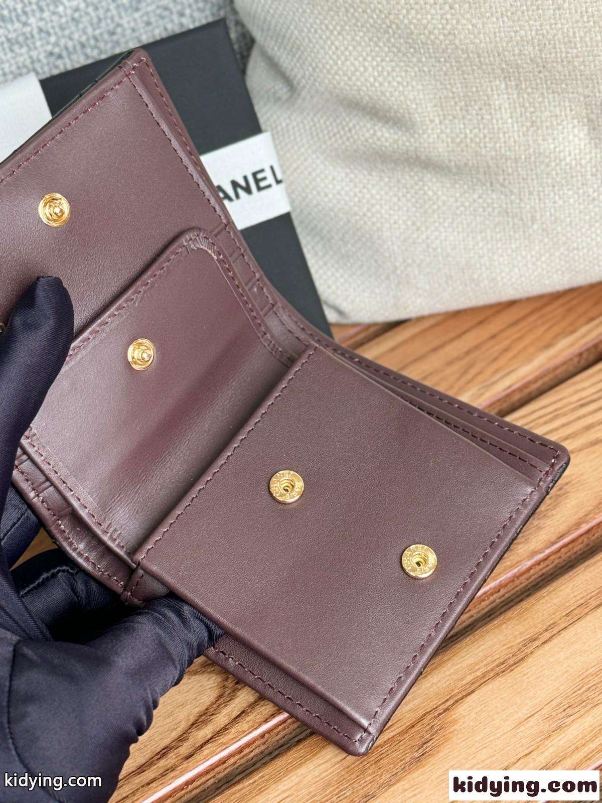 コンパクト シャネル 財布 スーパーコピー 2つ折り財布 ブラックxゴールド金具-4