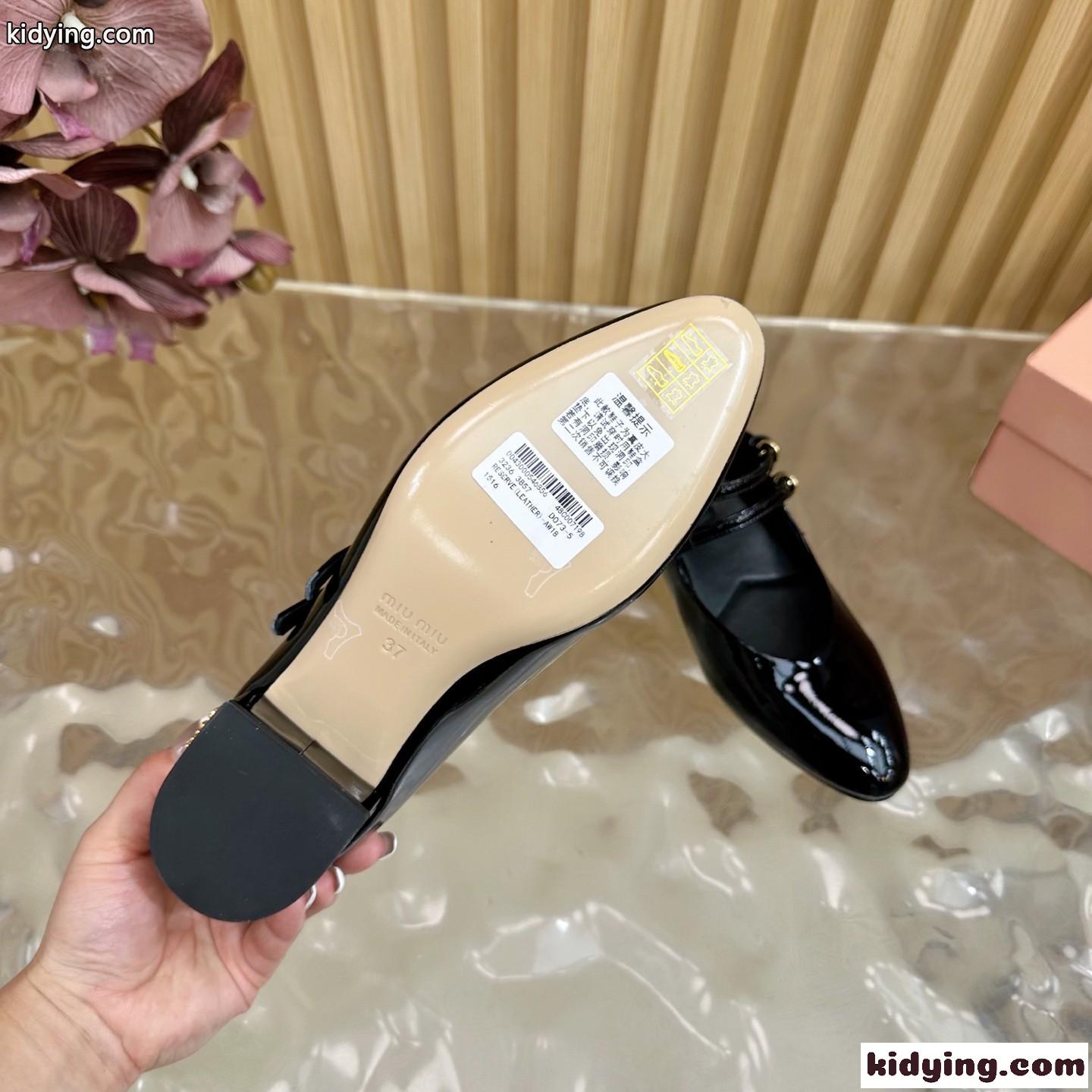 パテントレザー パンプス バックル付き ミュウミュウ スーパーコピー ブラック-3
