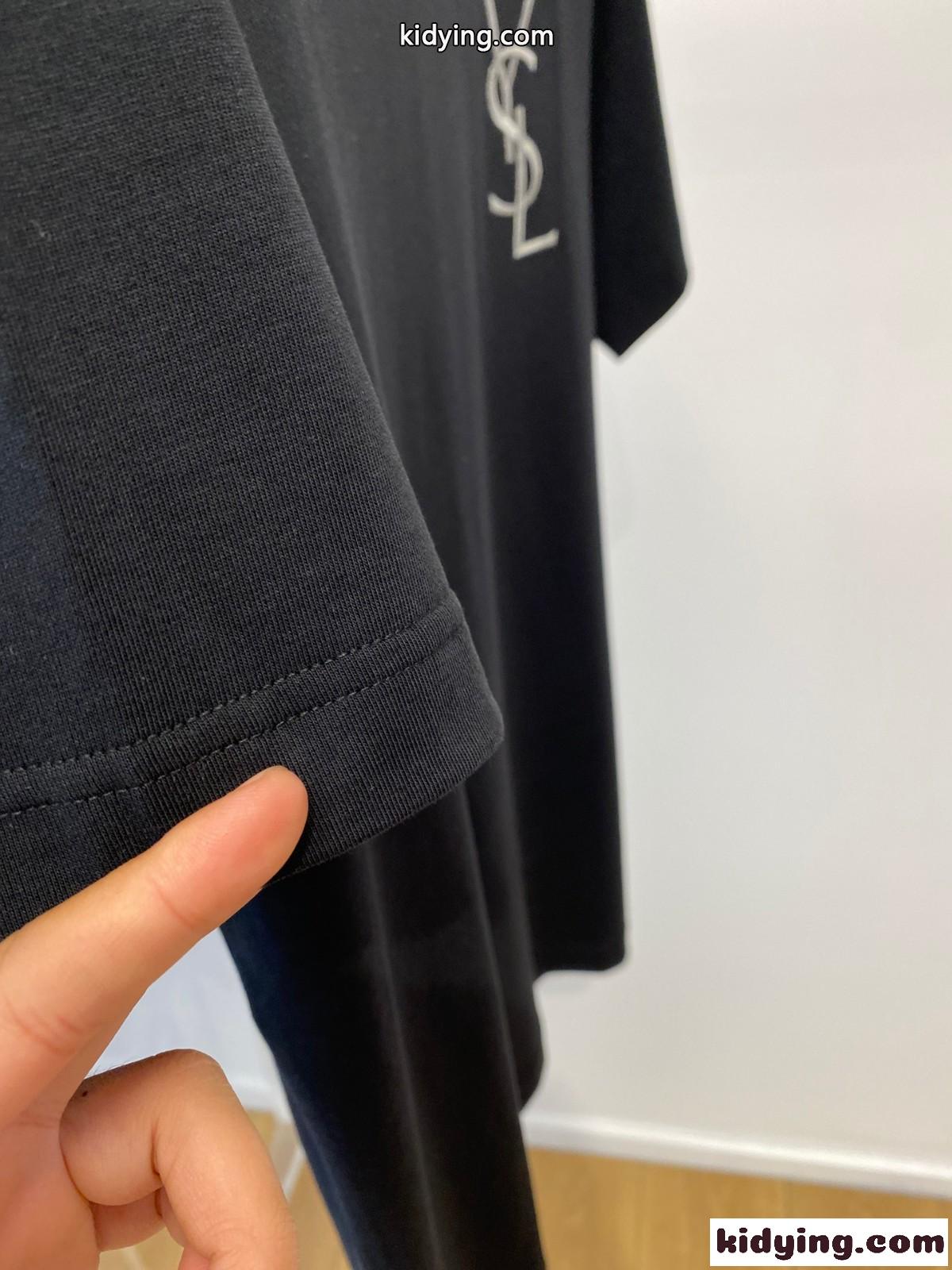 シンプル 合わせやすい クルーネック イヴ・サンローラン Tシャツ コピー 半袖 ブラック-1