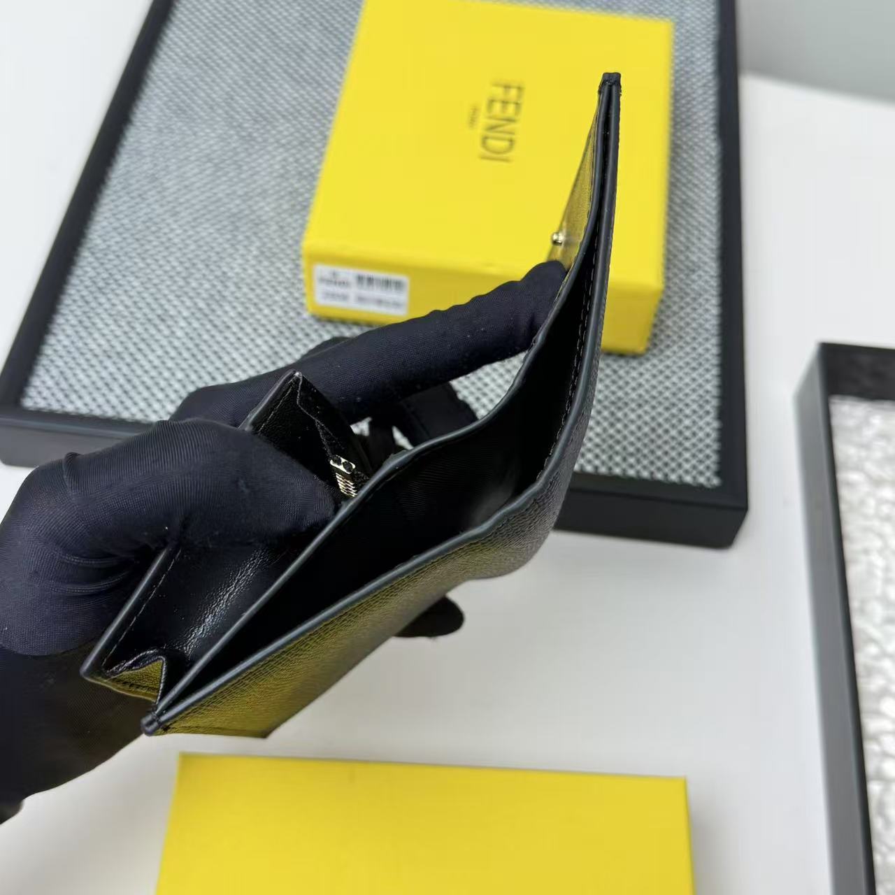 シンプル コンパクト 二つ折り財布 フェンディ 財布 スーパーコピー ブラック-3