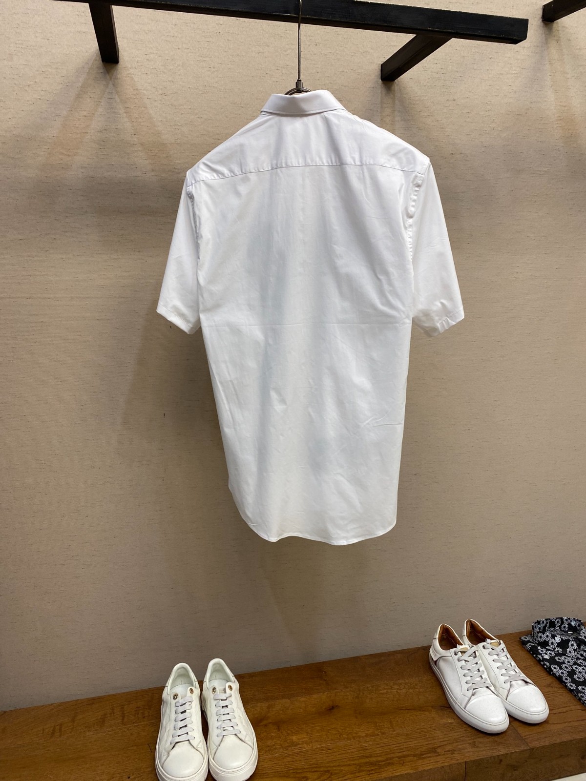 目を引く ロゴプリント ショートスリーブ グッチ シャツ 偽物 半袖シャツ ホワイト-0