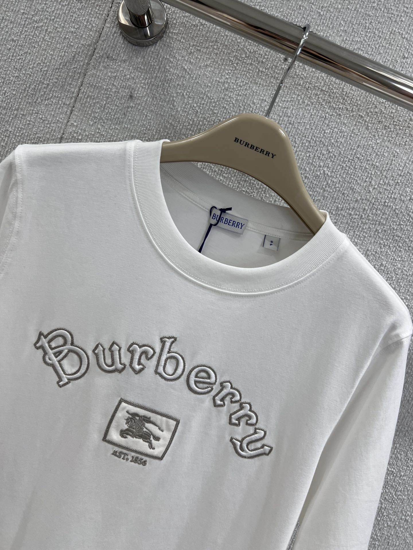 ゴシックロゴ コットンTシャツ バーバリー Tシャツ コピー クルーネック ホワイト-2