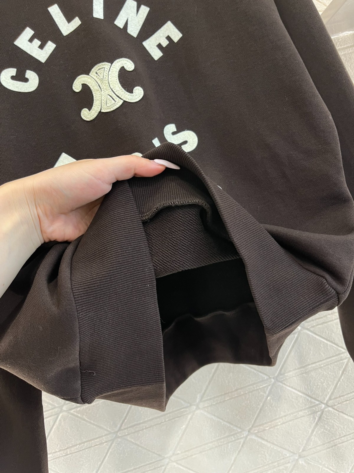 定番 カジュアル ロゴ入り スウェットシャツ セリーヌ Tシャツ コピー ダークブラウン-4