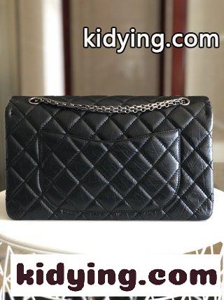 シャネル バッグ 人気コピー シャネルはChanel Reissueを復刻し その命名はその誕生に由来しており1955年2月60年余りが過ぎても依然として大衆に愛されている-1