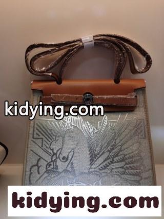 エルメス バッグ ショルダー 世界限定の銀色の飛馬hermesbag エルメスが出した限定料金だ 表面のレリーフデザインはとても精巧で 視認性がある コピー-0