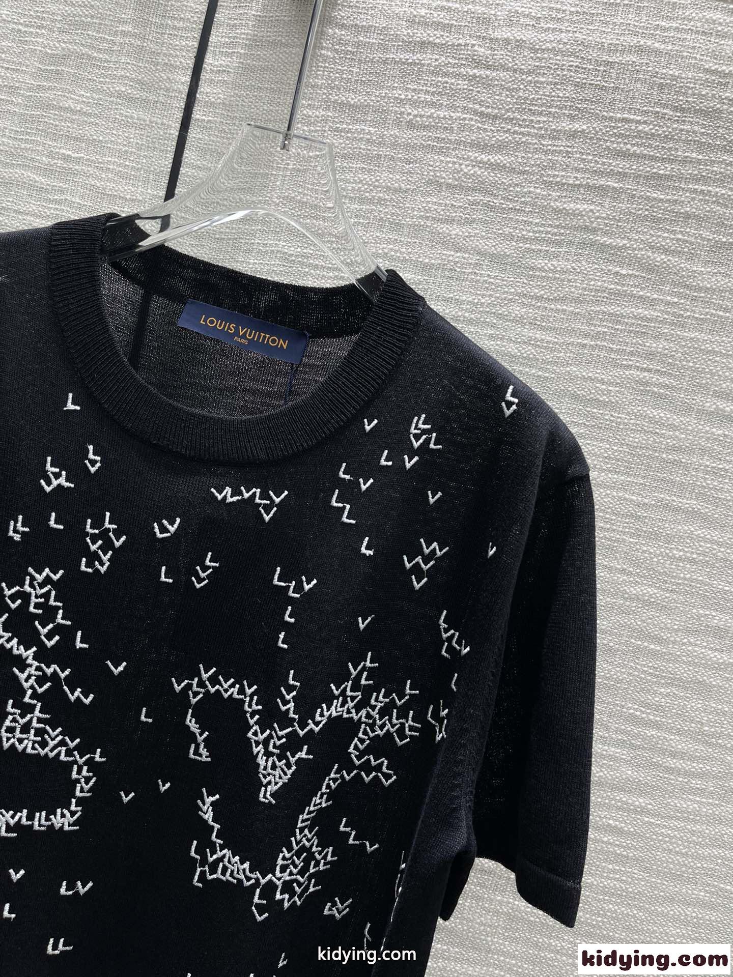 カジュアル ゆったり 着心地抜群 クルーネック 刺繍 半袖 ルイ・ヴィトン Tシャツ コピー おしゃれ ホワイト ブラック-4
