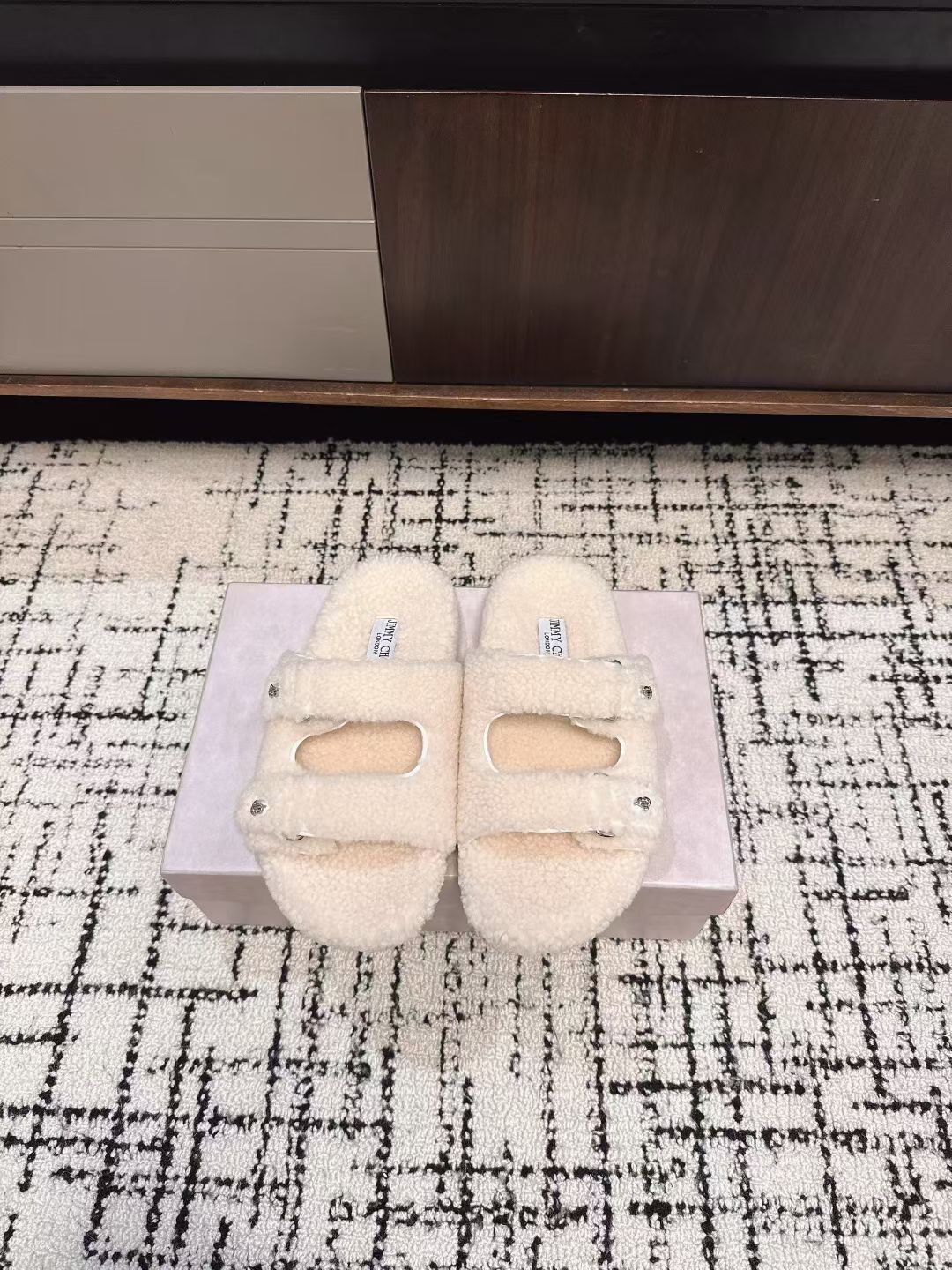 ジミーチュウ サンダル スーパーコピー もこもこ 秋冬 Fayenceシアリングサンダル-2