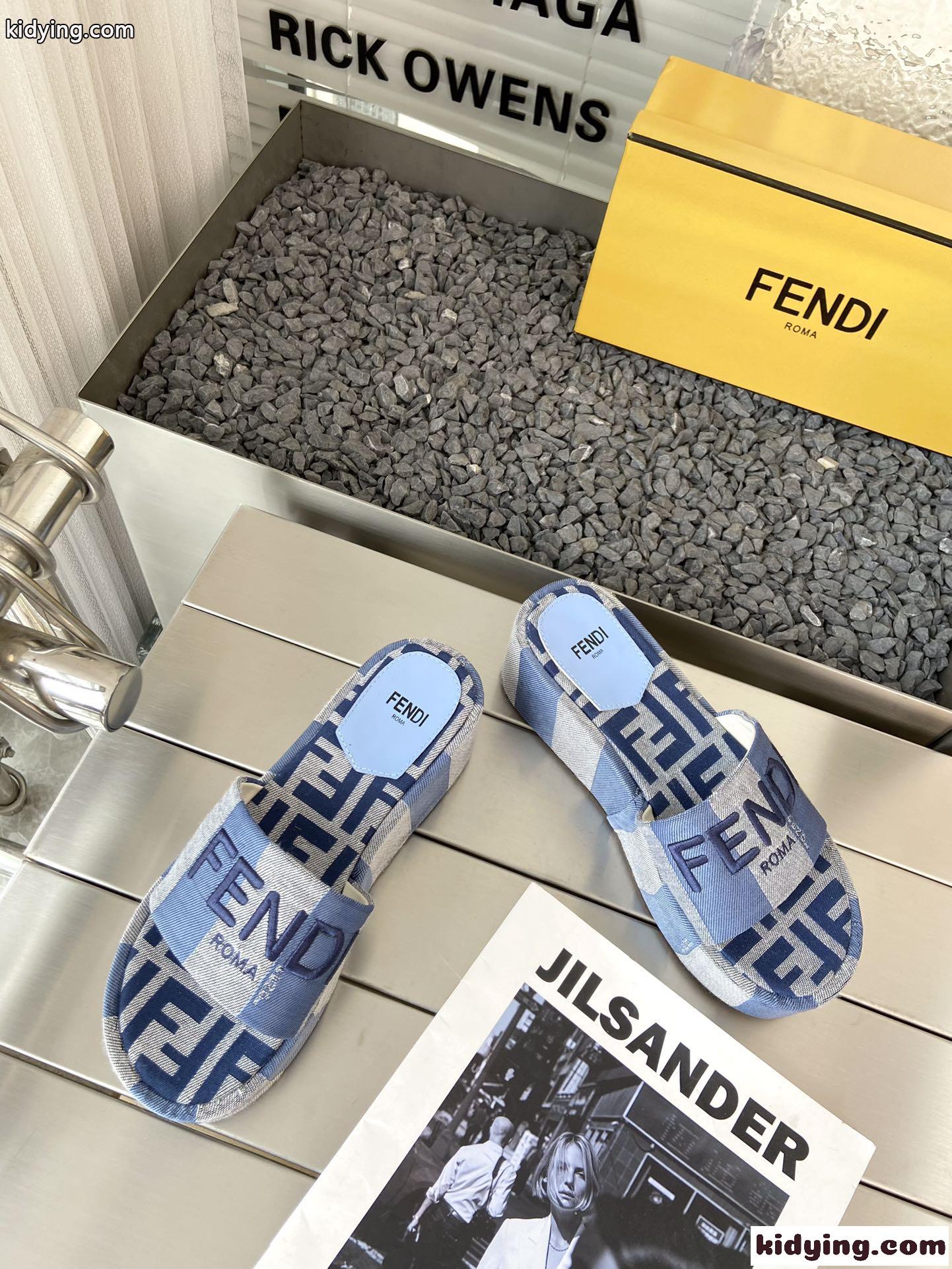 フェンディ サンシャイン フラットフォームスライドサンダル スーパーコピー ブルー-2