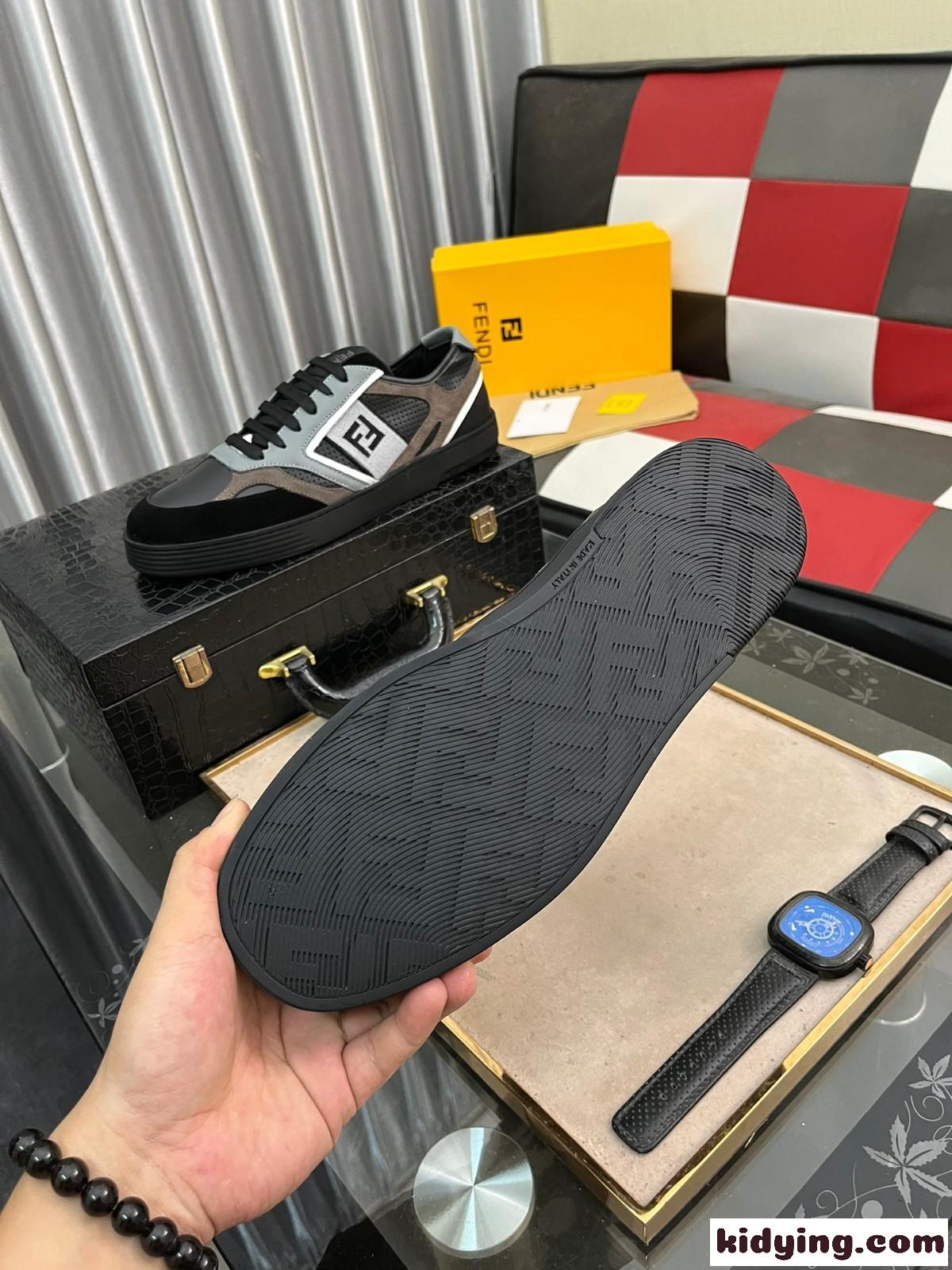 定番 フェンディ ステップ ロートップスニーカー コピー ブラックレザー-3