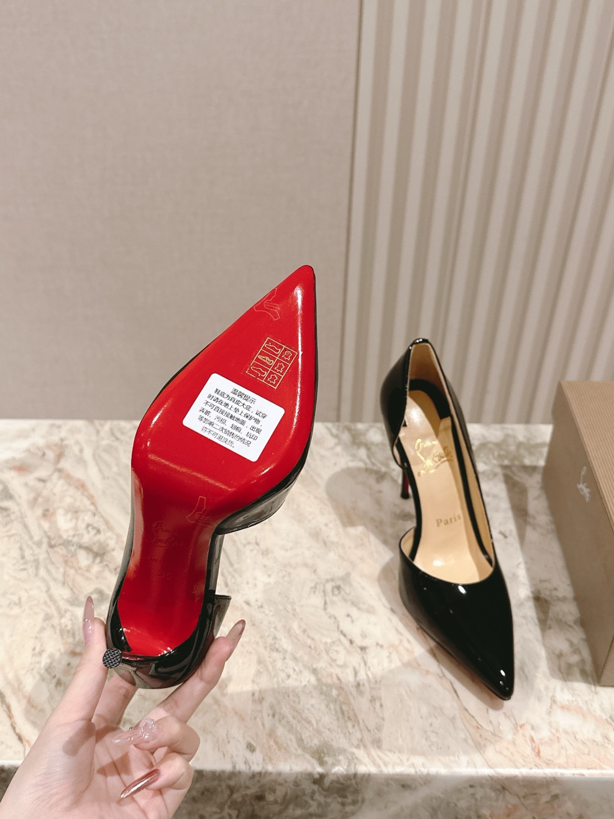 エレガント パテントレザー ハイヒール クリスチャン・ルブタン パンプス コピー ブラック-2
