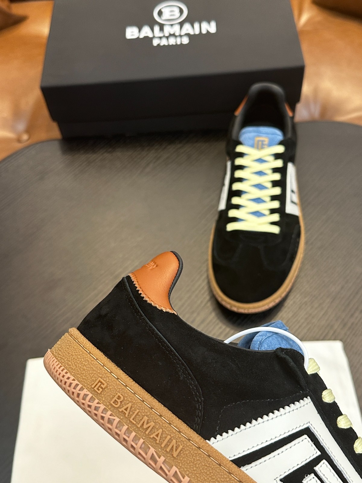 カジュアル バルマン スニーカー スーパーコピー 定番 Balmain Swan スエードスニーカー-1