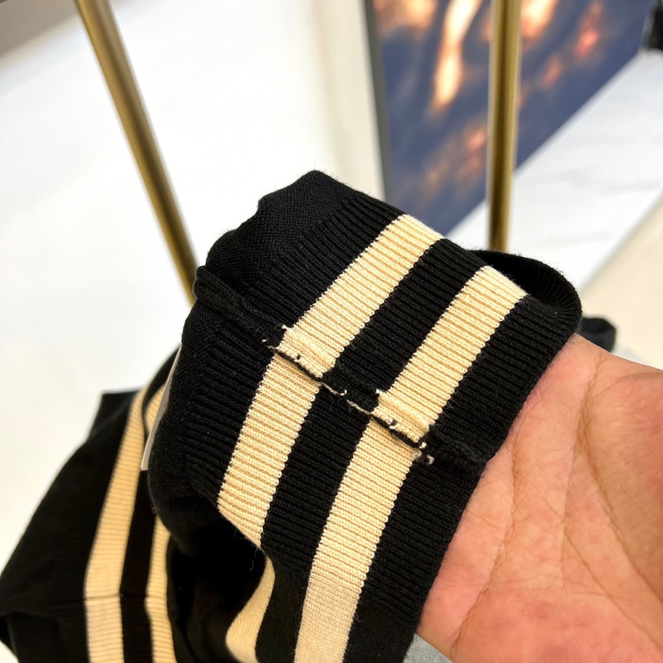 カジュアル 合わせやすい クルーネック フェンディ セーター コピー ブラック-3