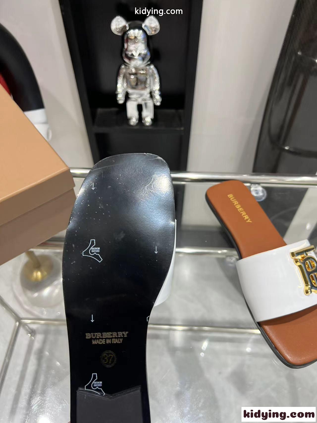 モノグラムモチーフ レザースライド フラットシューズ バーバリー サンダル コピー-2