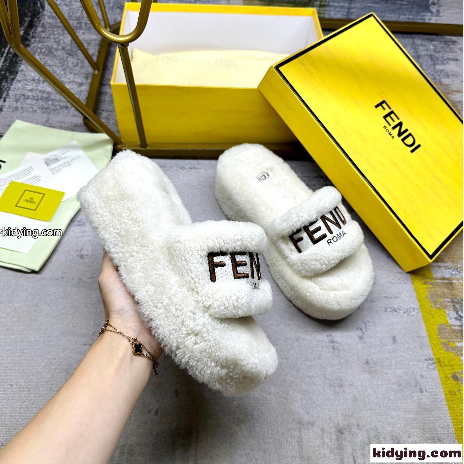 フェンディ サンダル コピー 可愛い お洒落 もこもこ ファーサンダル ブラック-0