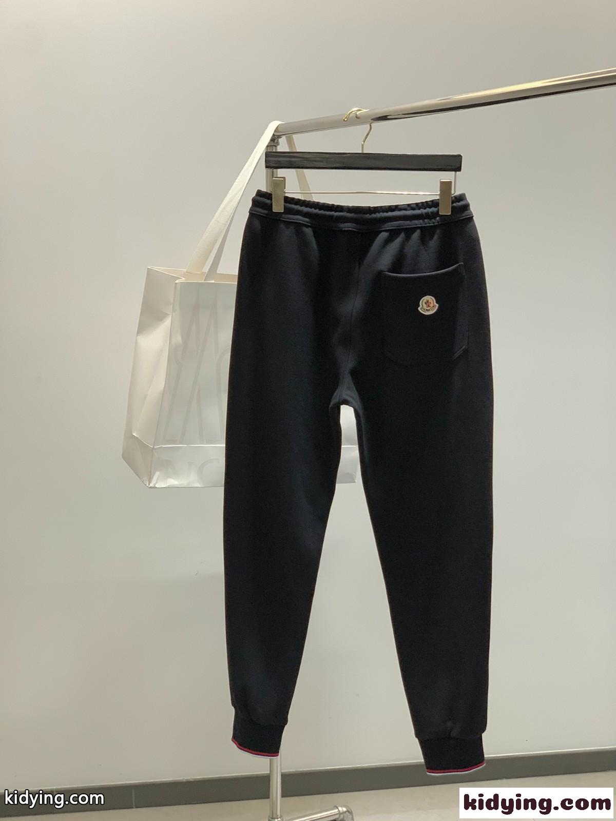 カジュアル 定番 スウェットパンツ モンクレール パンツ 偽物 ブラック-1