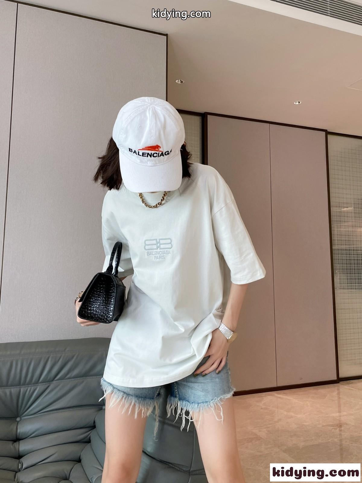 男女兼用 今季大人気 ビッグシルエット ロゴ 刺繍入り バレンシアガ 半袖tシャツ コピー クルーネック-4