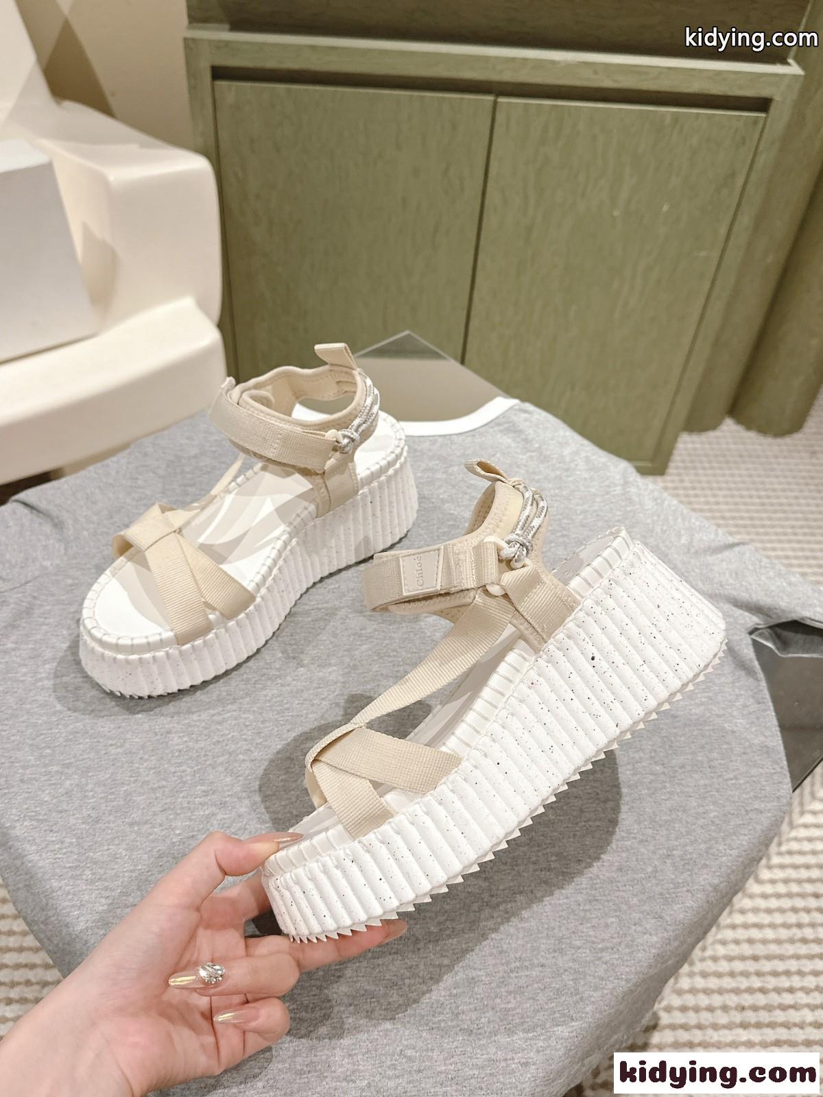 軽量 カジュアル NAMAウェッジサンダル クロエ サンダル スーパーコピー ベージュ-0