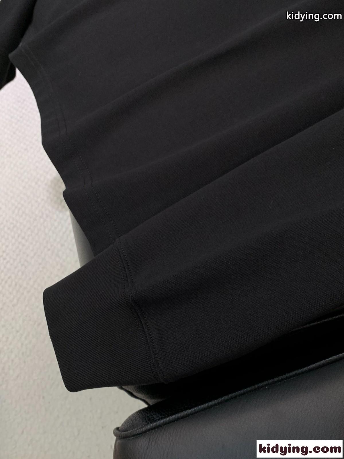 カジュアル ロゴ入り クルーネック 長袖Tシャツ モンクレール Tシャツ 偽物 ブラック-3