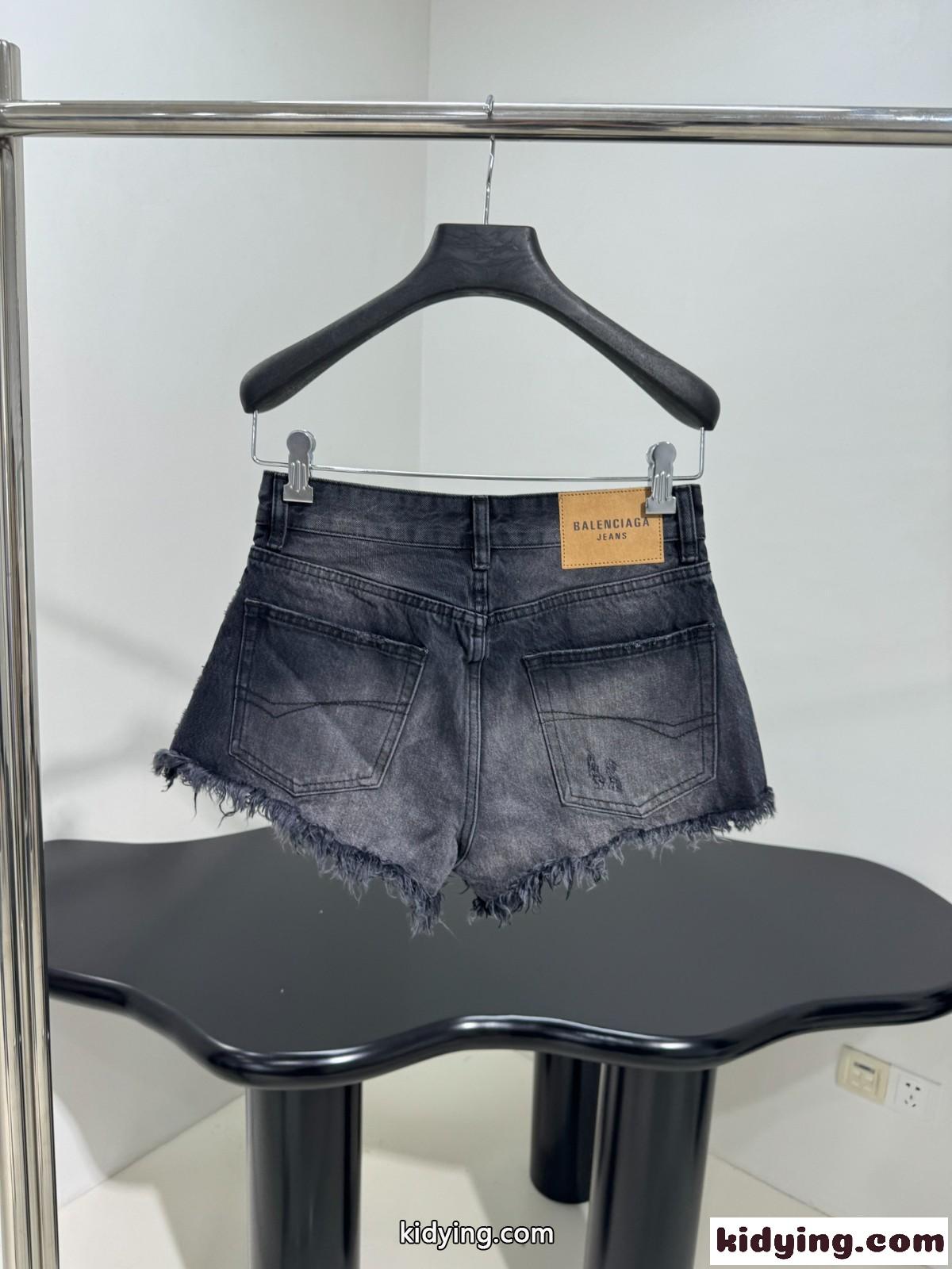 おしゃれ 合わせやすい デニム ショートパンツ バレンシアガ パンツ コピー ブラック-0