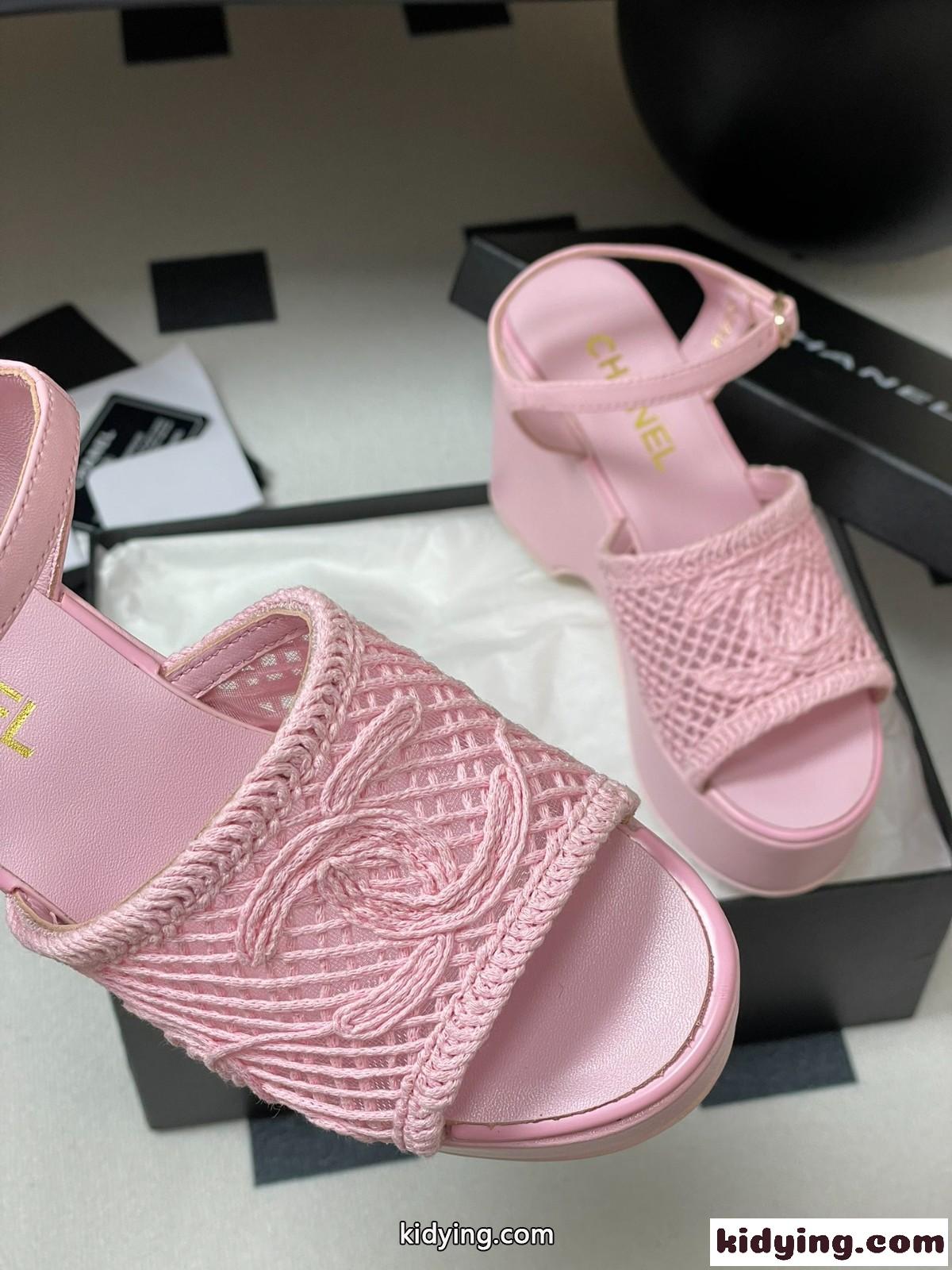 【上品で愛らしい足元】CHANEL CCロゴ メッシュ厚底サンダル コピー ピンク-3