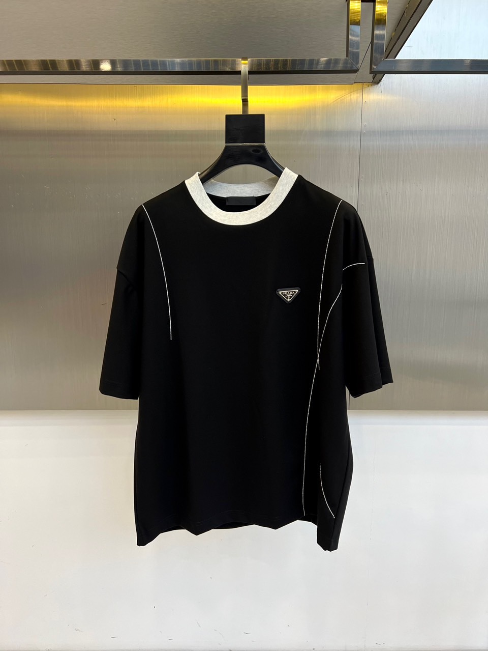 カジュアル リラックス クルーネック プラダ Tシャツ 偽物 コットン ブラック-0