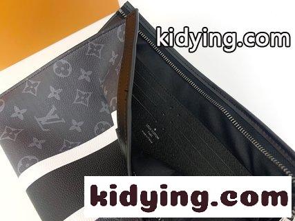 ルイヴィトン 財布 薄型 実物写真と一致して このスタイルの頑丈な新しいPochette Voyage中号手袋は個人の必需品を簡単に収納できる コピー-2