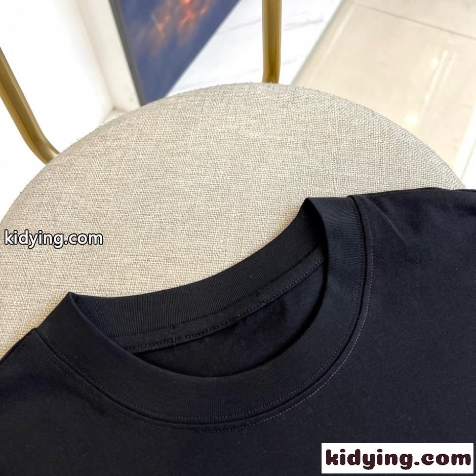 合わせやすい ロゴ入り 半袖Tシャツ モンクレール Tシャツ 偽物 ブラック-0
