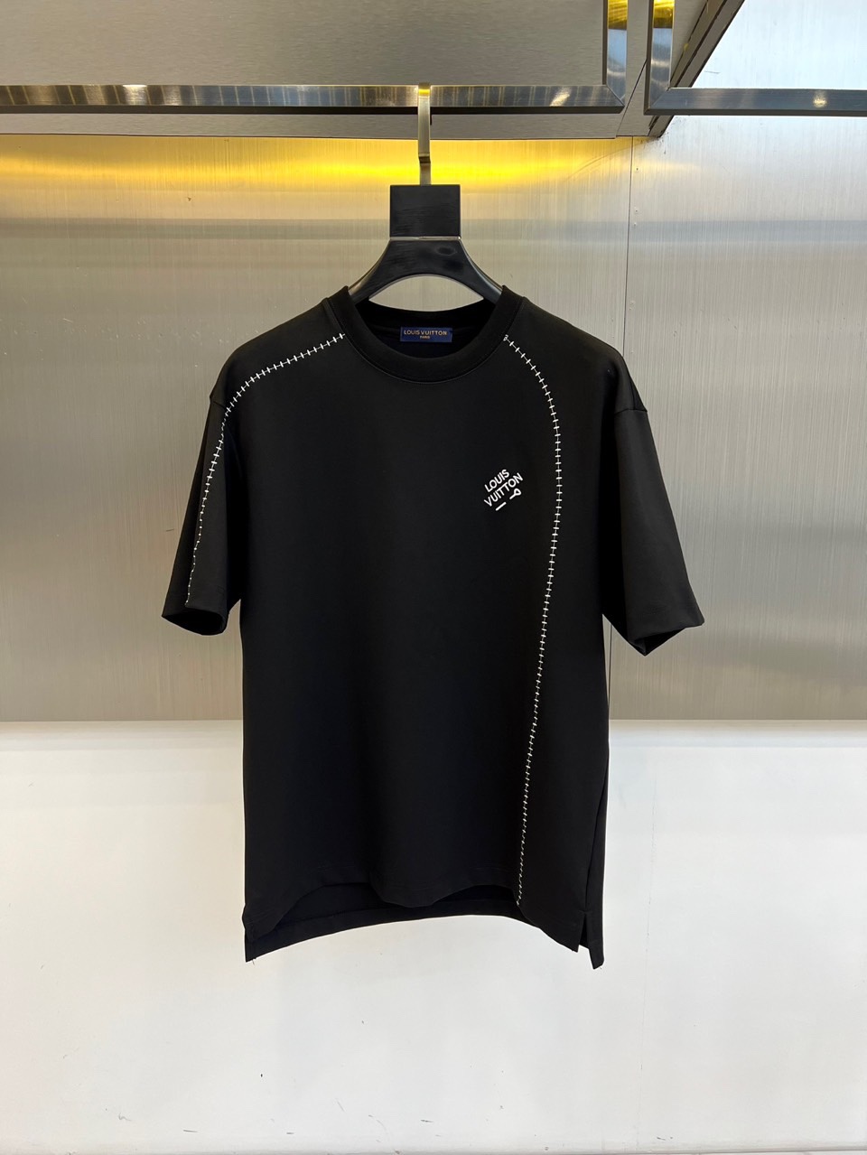カジュアル クルーネック 半袖Tシャツ ルイ・ヴィトン Tシャツ 偽物 コットン ブラック-1