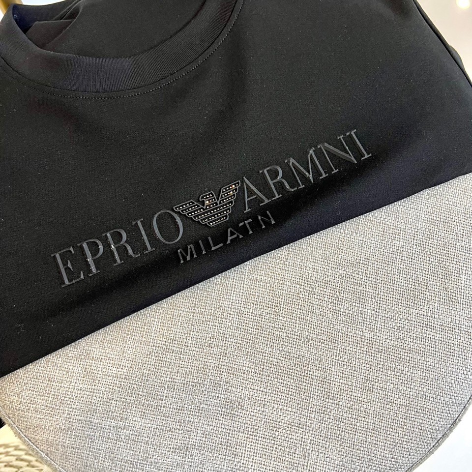 アルマーニ Tシャツ 偽物 シンプル ロゴ クルーネック 半袖Tシャツ ブラック-2