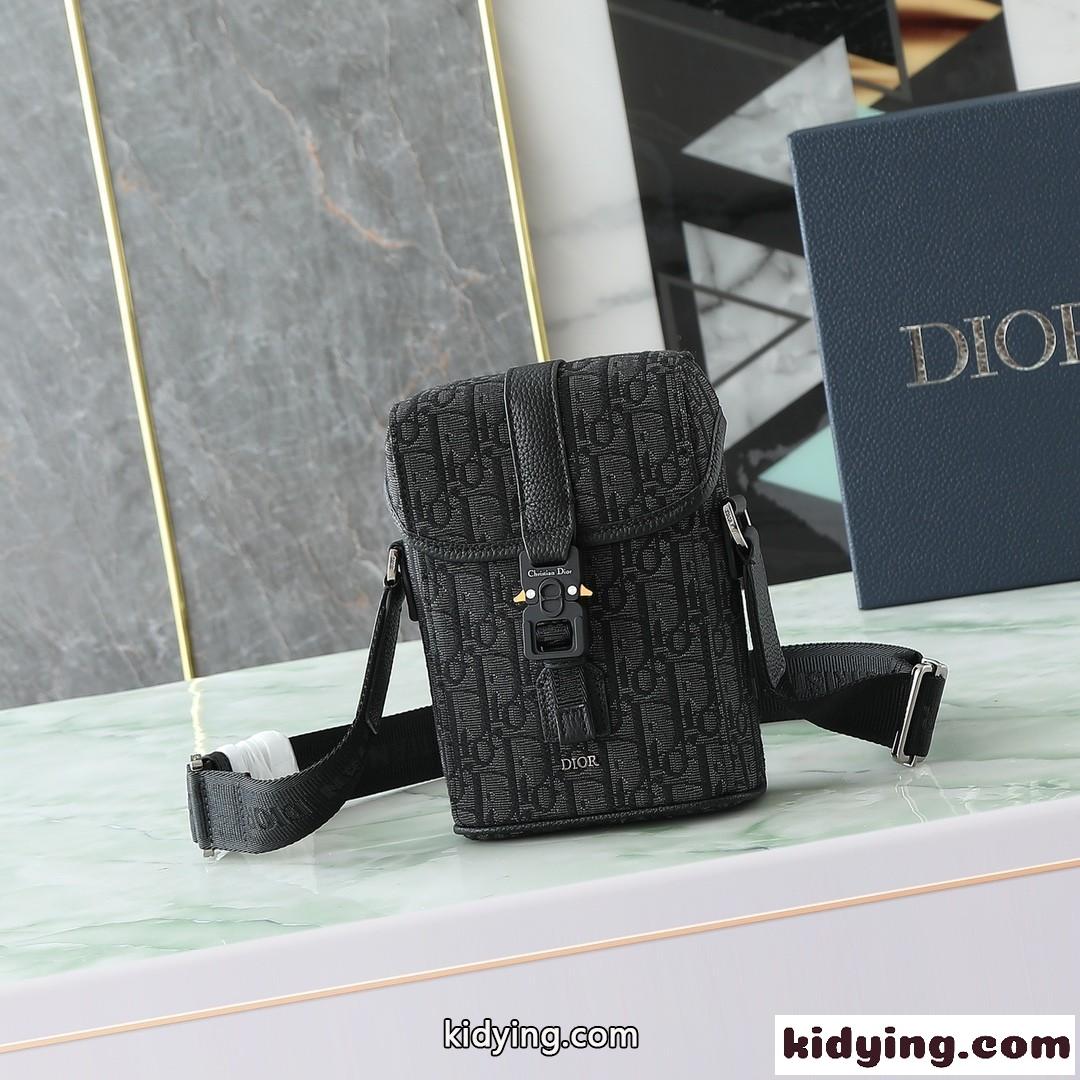 Dior Hit the Road バーティカル フラップ付き メッセンジャーバッグ ミニ スーパーコピー ブラック-0