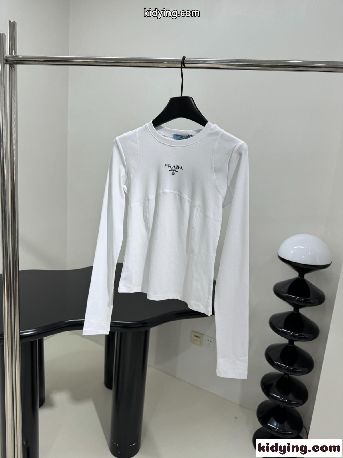 合わせやすい ロゴプリント 長袖Tシャツ プラダ Tシャツ コピー ホワイト-1