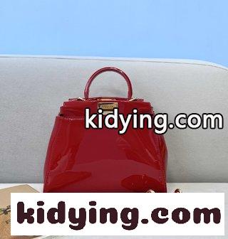 フェンディ バッグ 価格 コピー この皮材のいいところは いくつかの明るい目がそんなに単調ではなく しかも非常に組み合わせやすいことです-1