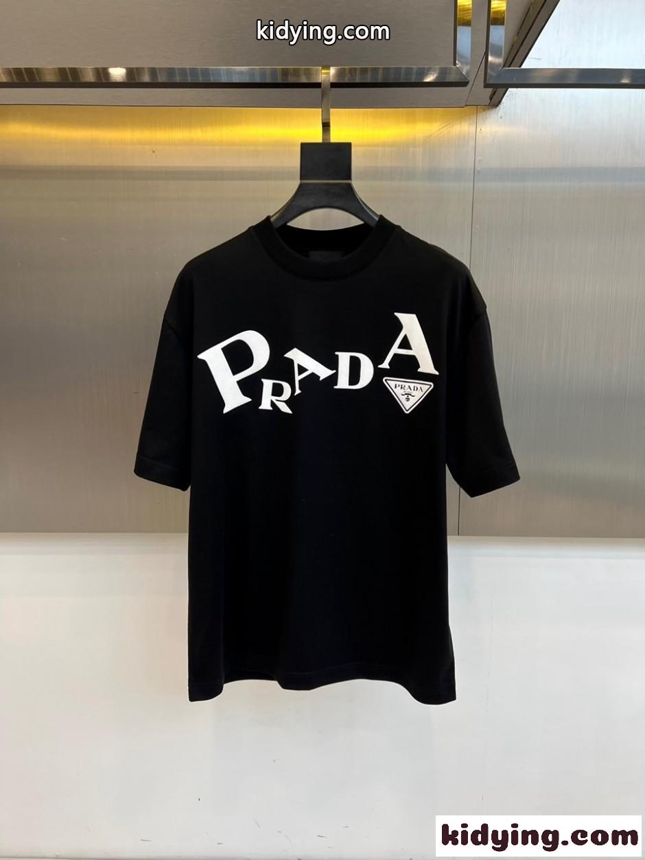 シンプル ロゴプリント 半袖Tシャツ プラダ Tシャツ 偽物 クルーネック ブラック-0
