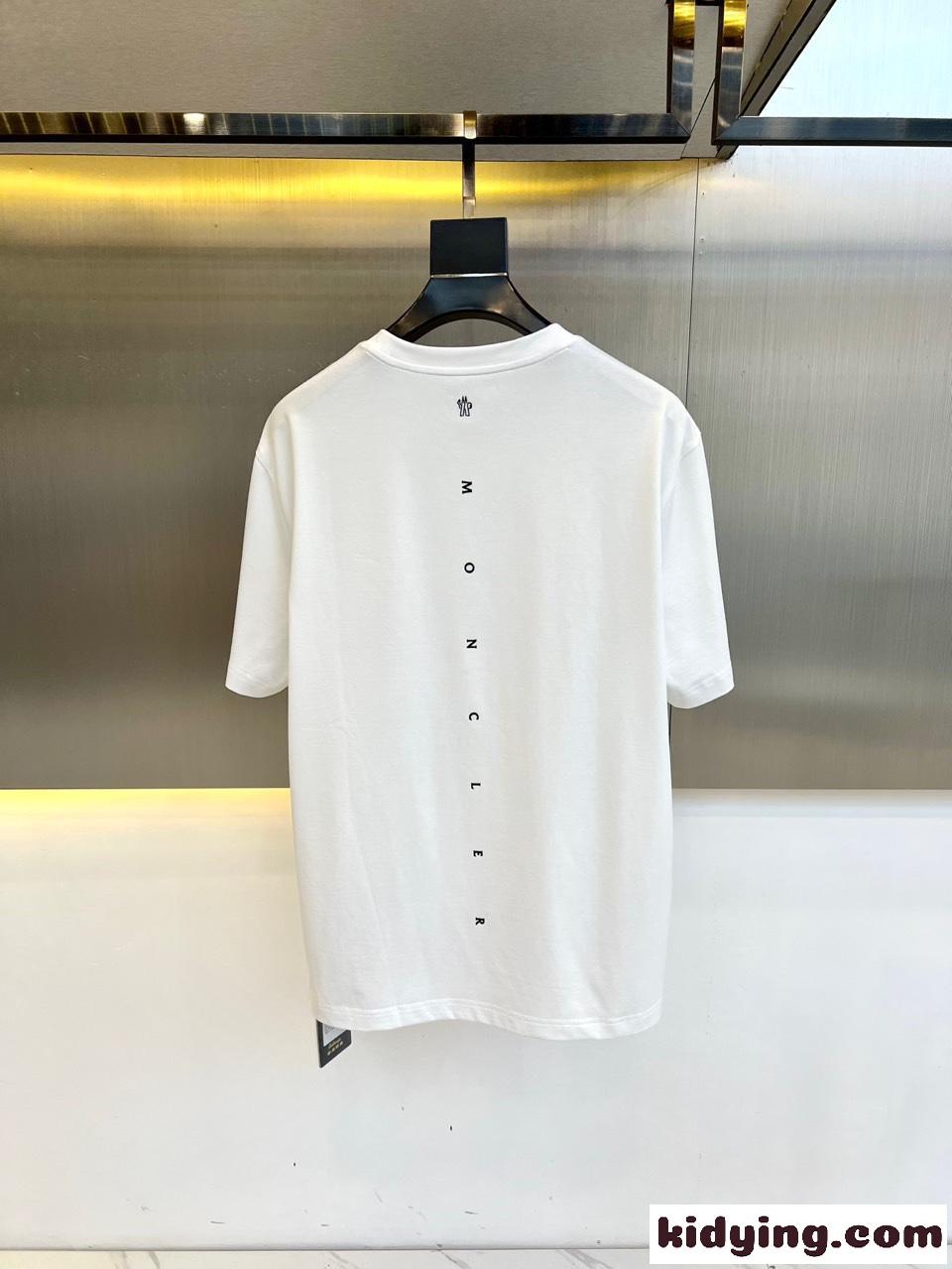 シンプル ロゴ入り 半袖Tシャツ モンクレール Tシャツ 偽物 クルーネック ホワイト-3