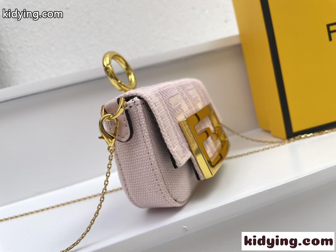 フェンディ バッグ 人気 コピー レディース FFモチーフ 刺繍 ナノ バゲット チャーム-0