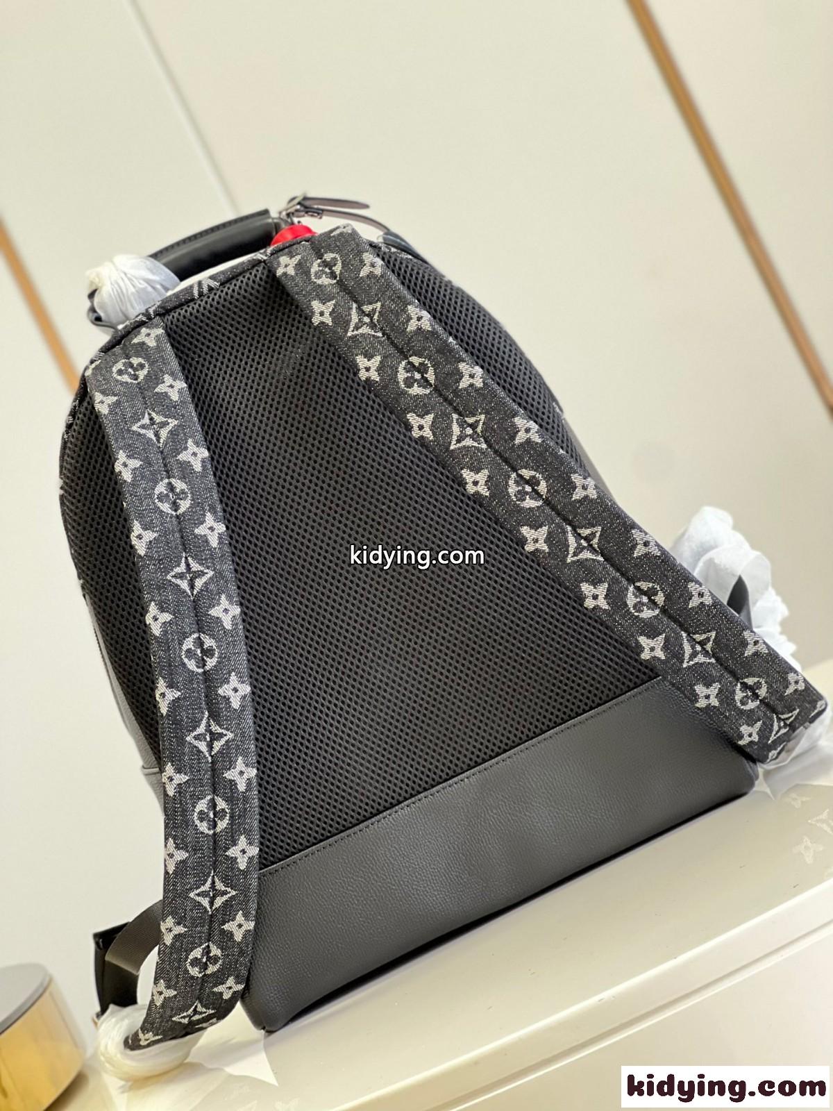 LOUIS VUITTON ルイヴィトン マルチポケット・バックパック スーパーコピー M45973-3