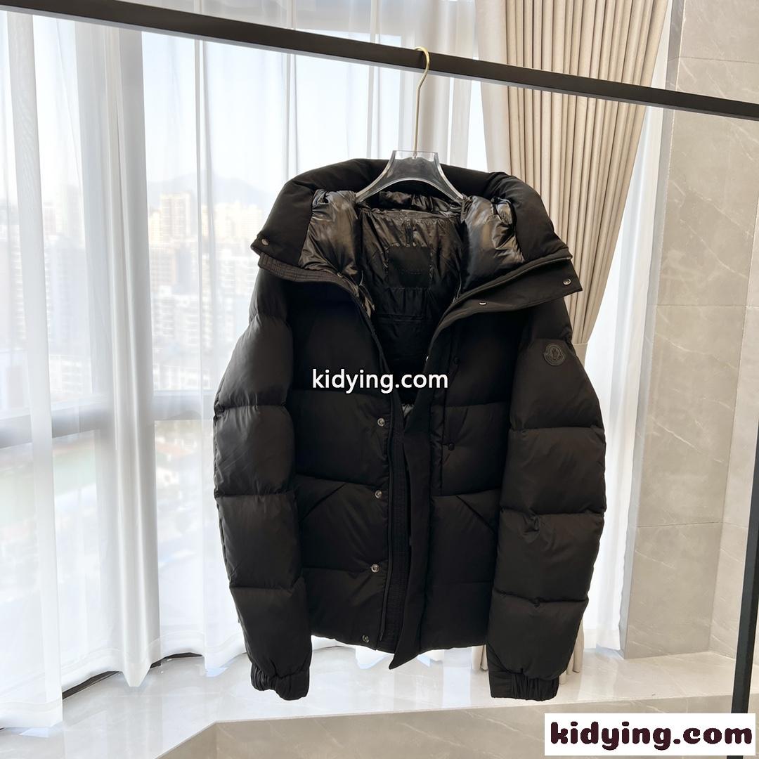 22FW MADEIRA フード付 メンズ ショートダウンジャケット モンクレール ダウンジャケット コピー ブラック-1